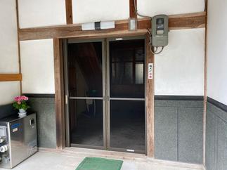 玄関網戸（外から撮影）