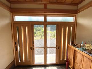 AFTER　玄関引き戸　内側から（網戸あり）