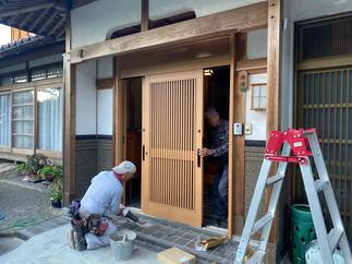 玄関ポーチ補修中