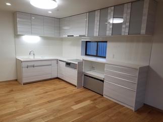 Ｉ型キッチンからＬ型キッチンに。