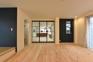 LDKには畳コーナー。LIXILラシッサS可動間仕切りも設置。