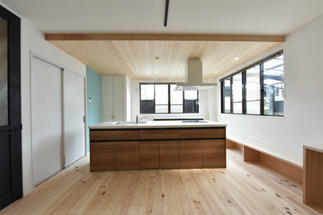 LIXILAS 　背面収納もたくさん