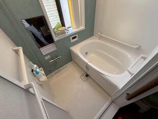 【浴室の段差を解消し、将来も安心なバスルームへ】