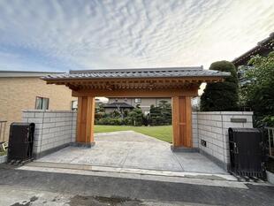 【受け継ぎ、整える棟門】 　―実物を見て感じて 欅を刻みましたー