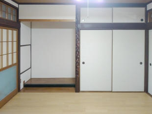 和室・廊下の床・壁を貼り換えて新しいフローリングに。ベースはそのままに、すっきり綺麗な空間に