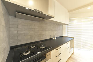 お掃除もラクラク♪作業性の高い広々キッチン