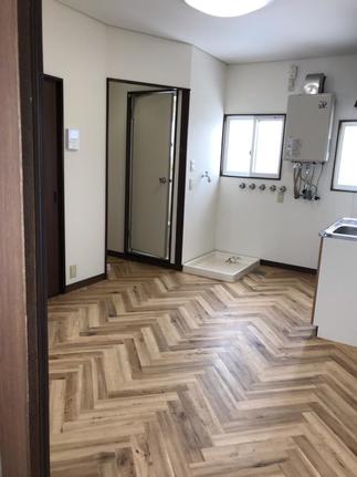 床鳴りも解消してデザイン性のあるリビングへ