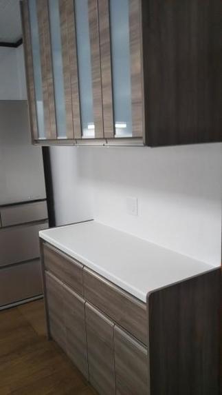 落ち着いたデザインの収納棚