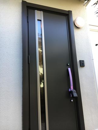 スタイリッシュな玄関に交換