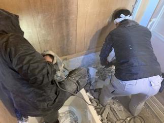 解体工事（土間）