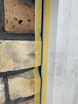 外壁との取合いをコーキング打つ5秒前