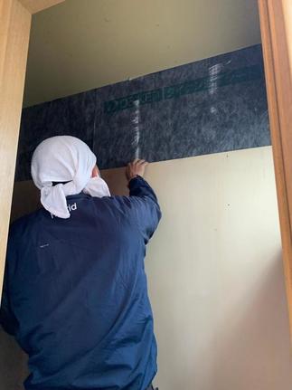 下地が必要なので、ラワンベニヤ張り工事