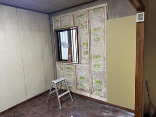 室内側（断熱材敷詰め）