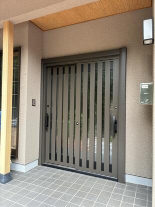 玄関引き戸を「リシェント」でリフォーム✨