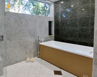 存在感あるリゾートスタイルの置型バス