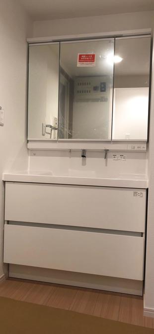 ﾟ*｡☆洗面化粧台と壁紙をまるっと変えて気分一新しませんか♪お洒落で使い勝手が良い快適空間へﾟ*｡☆