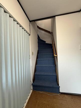 After 階段 アコーディオンカーテン