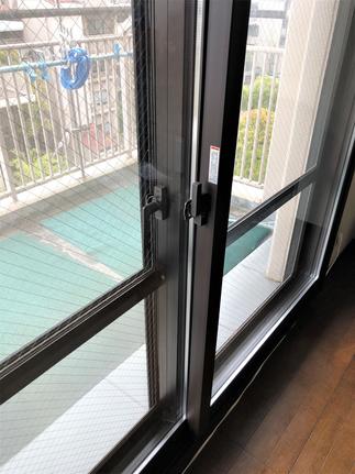 内窓を付けることで生まれる空気層が、防音効果に加え断熱効果を発揮。