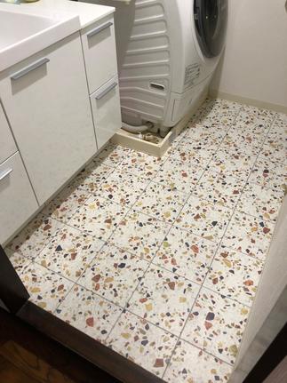 床材には、奥様のお好きな柄を選んでいただきました。小さいスペースでしたら少し柄で遊んでもいいと思います！