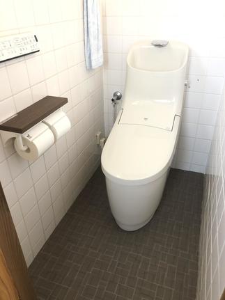2Ｆトイレはお掃除しやすいタイルをそのままに、トイレと床を変えました！