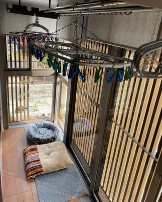 使いやすい高さ調整付きの吊下げ物干し