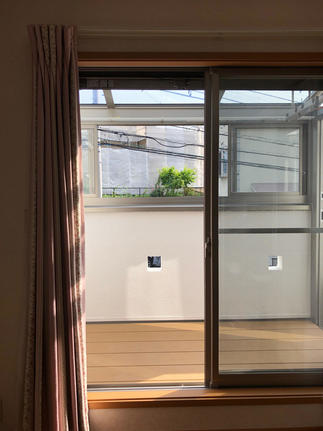 室内からの段差を可能な限り最小限に