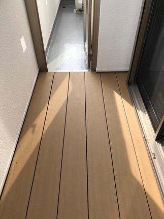 木調デッキ材で温かみのある床に