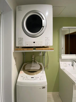 背面のカウンターを無くして一番大きいサイズの乾燥機を設置