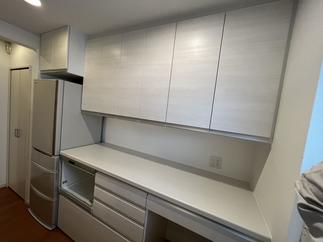 吊り戸は既存のものと同じ仕様にして馴染んだ生活導線を確保