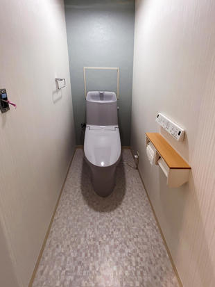 《リスク管理リフォーム》内開きのトイレ・ドアを解決☆引戸に替えて使い勝手をよくしつつ、万が一にも備えます！