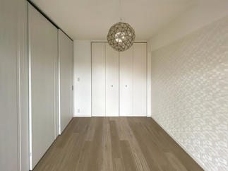 リビング脇の洋室