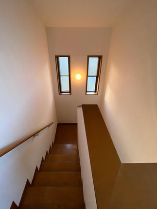 階上から見下ろした様子