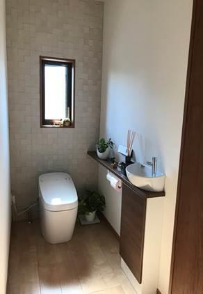 トイレはエコカラットでおしゃれに消臭