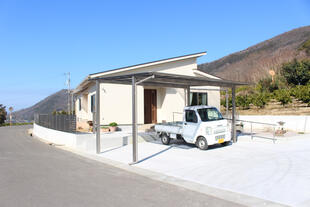 緑豊かなコンパクトな平屋