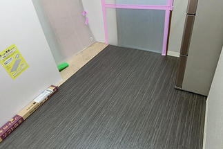 床材も貼り替えます