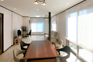 元のダイニングと和室を繋いで広々明るいリビング・ダイニングに変身！