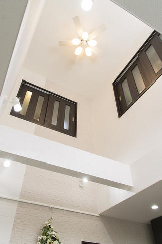 気持ちの良いお洒落吹き抜け