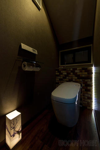 「カフェのトイレ」を演出するインテリアと間接照明