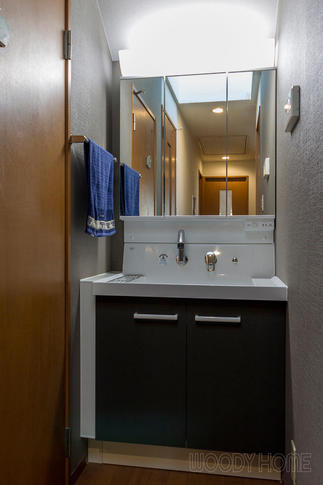 明るく使いやすく掃除も楽な洗面化粧台