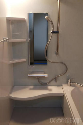 シャワー用のスライドバーは手摺りにもなるので便利で安全性も高くなるお奨め製品です