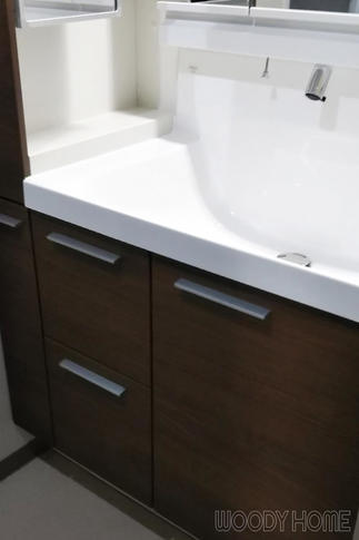 自室でしていたお化粧ですが、この洗面での方が楽しいと気に入っていただきました