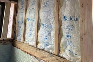 土台から治し断熱性を確保します