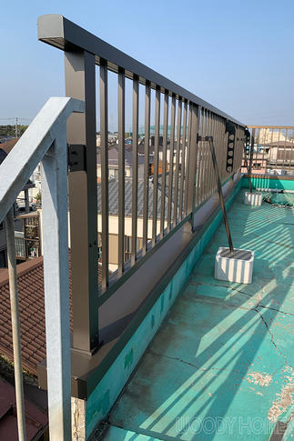 手摺りが完成しました。