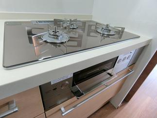 コンロは多機能、お掃除楽々！憧れの「デリシア」