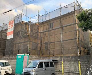 【仮設足場】と【電線の防護管】をしていきます