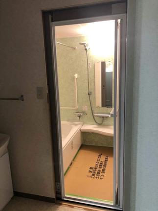 途中経過　浴室　ドア枠