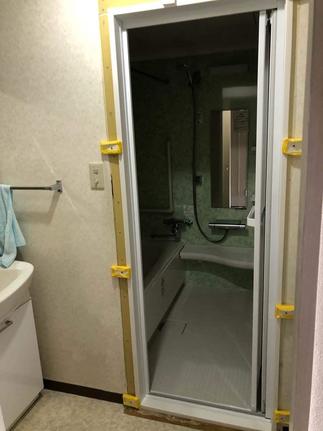 途中経過　浴室　ドア枠　２