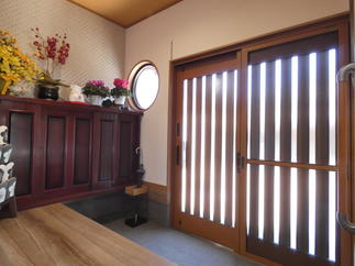 【内玄関もタイル・クロス・フローリングリフォーム】