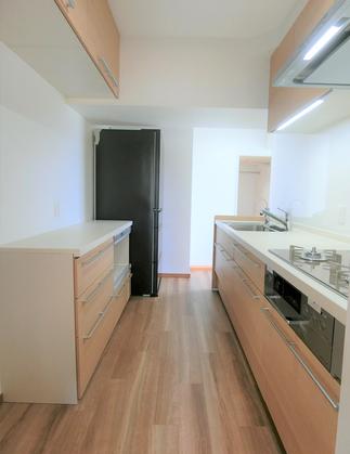 【奥様の明るいキッチンスペース】