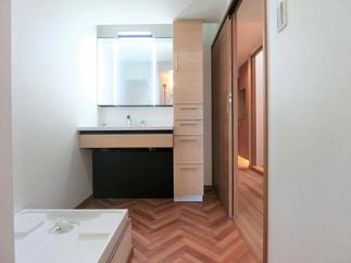 【間取り変更し、気持ちが上がるメイクルームの出来上がり！】